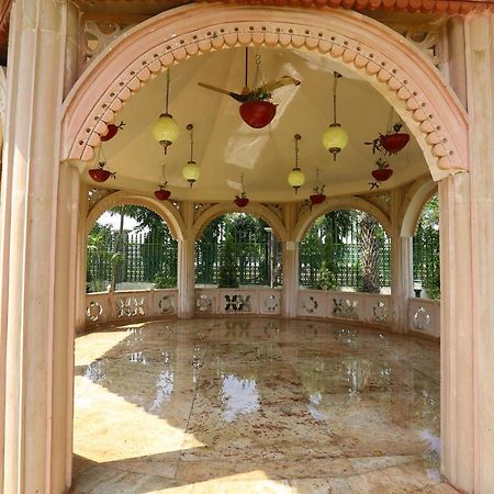 Mann The Palm Retreat Hotel Lucknow Bagian luar foto