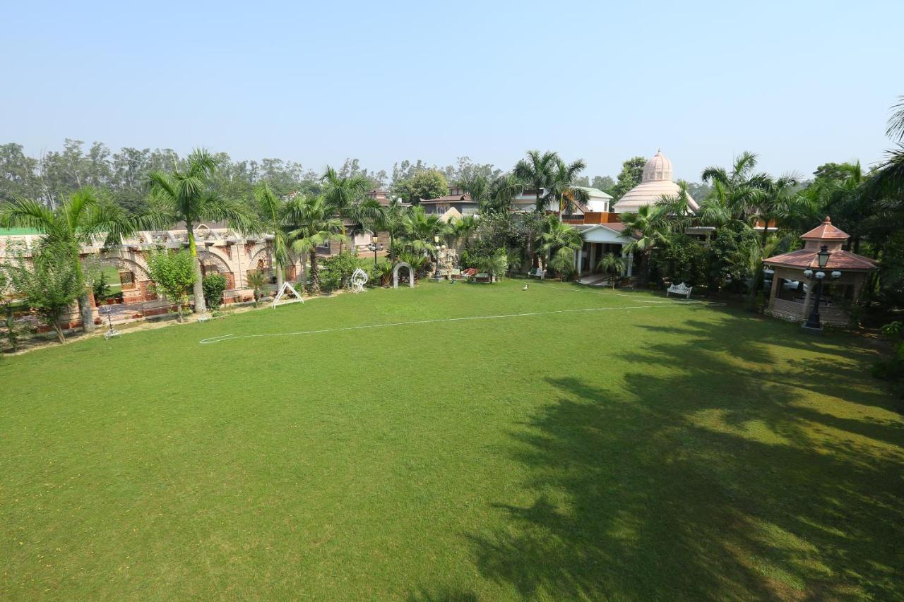Mann The Palm Retreat Hotel Lucknow Bagian luar foto