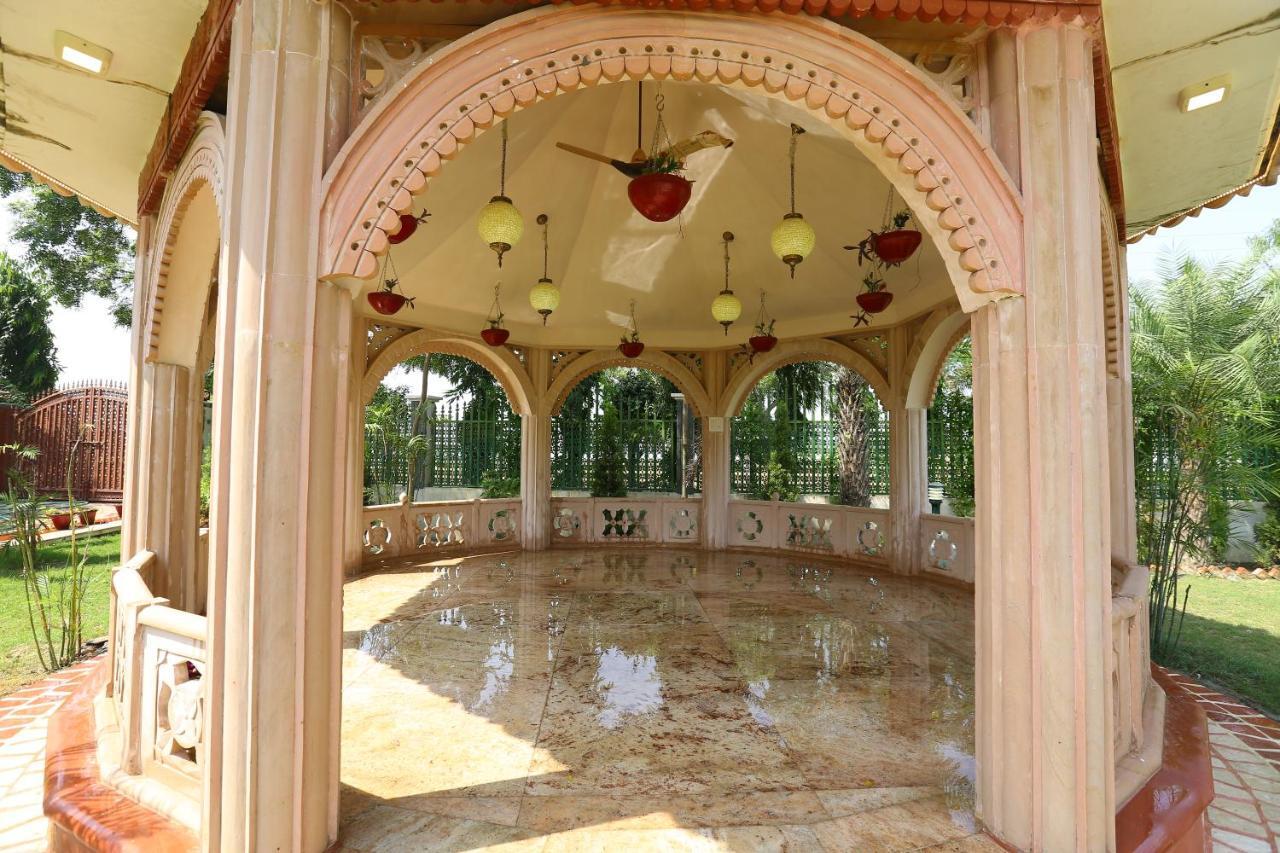 Mann The Palm Retreat Hotel Lucknow Bagian luar foto