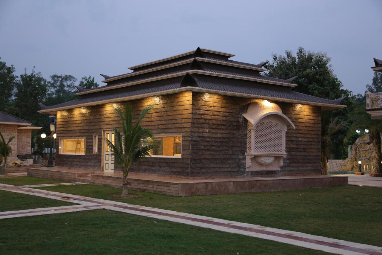 Mann The Palm Retreat Hotel Lucknow Bagian luar foto