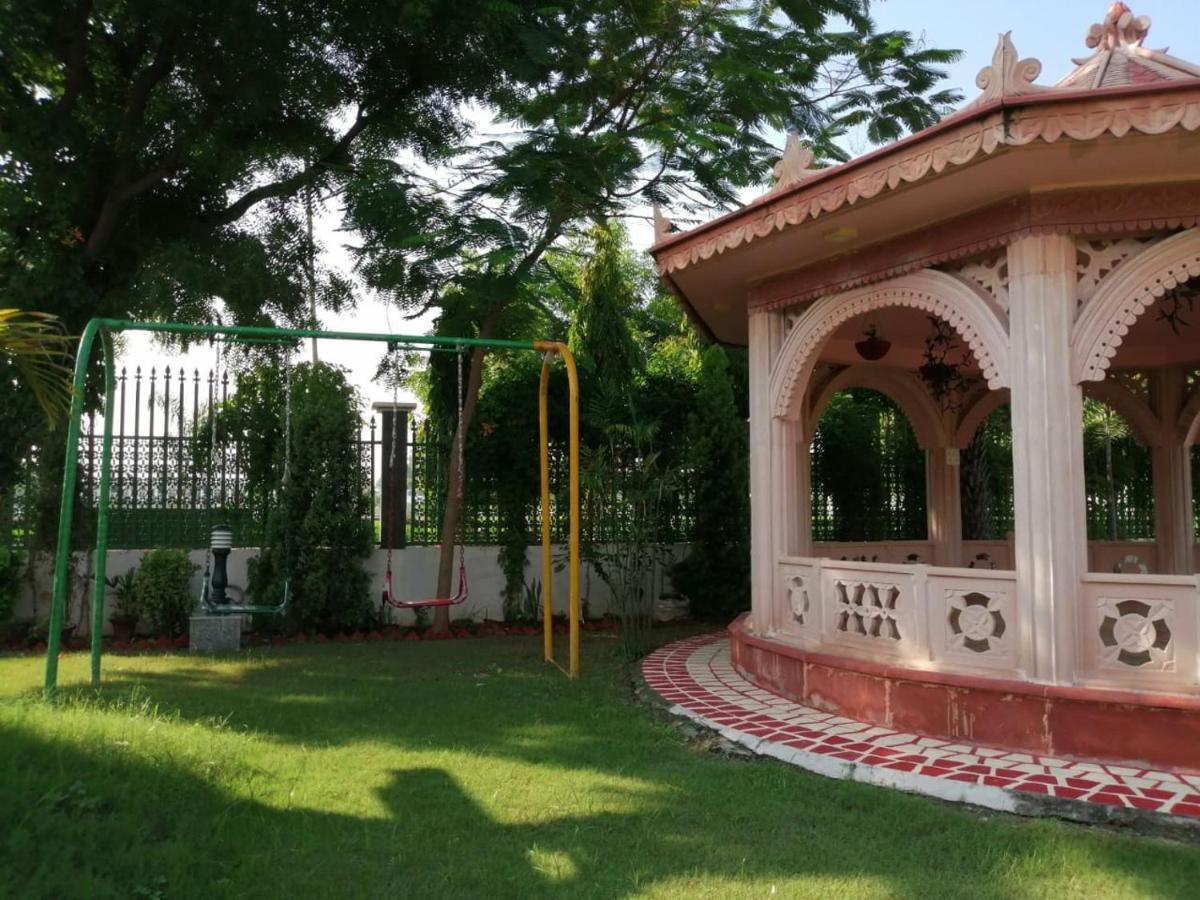 Mann The Palm Retreat Hotel Lucknow Bagian luar foto