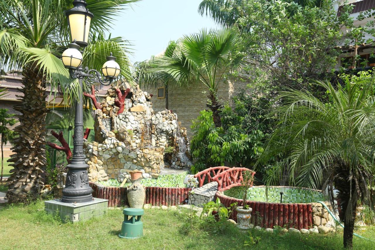 Mann The Palm Retreat Hotel Lucknow Bagian luar foto