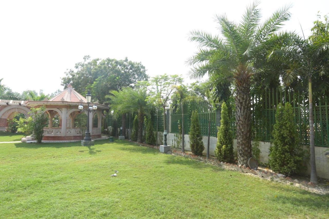 Mann The Palm Retreat Hotel Lucknow Bagian luar foto