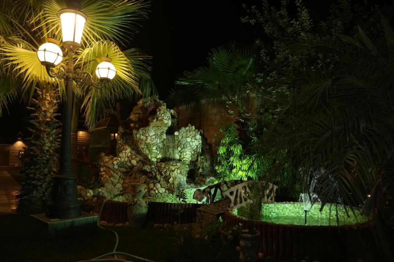 Mann The Palm Retreat Hotel Lucknow Bagian luar foto