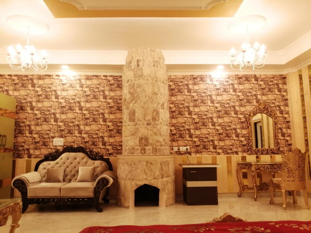 Mann The Palm Retreat Hotel Lucknow Bagian luar foto