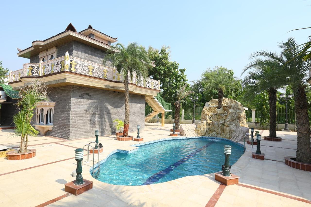 Mann The Palm Retreat Hotel Lucknow Bagian luar foto