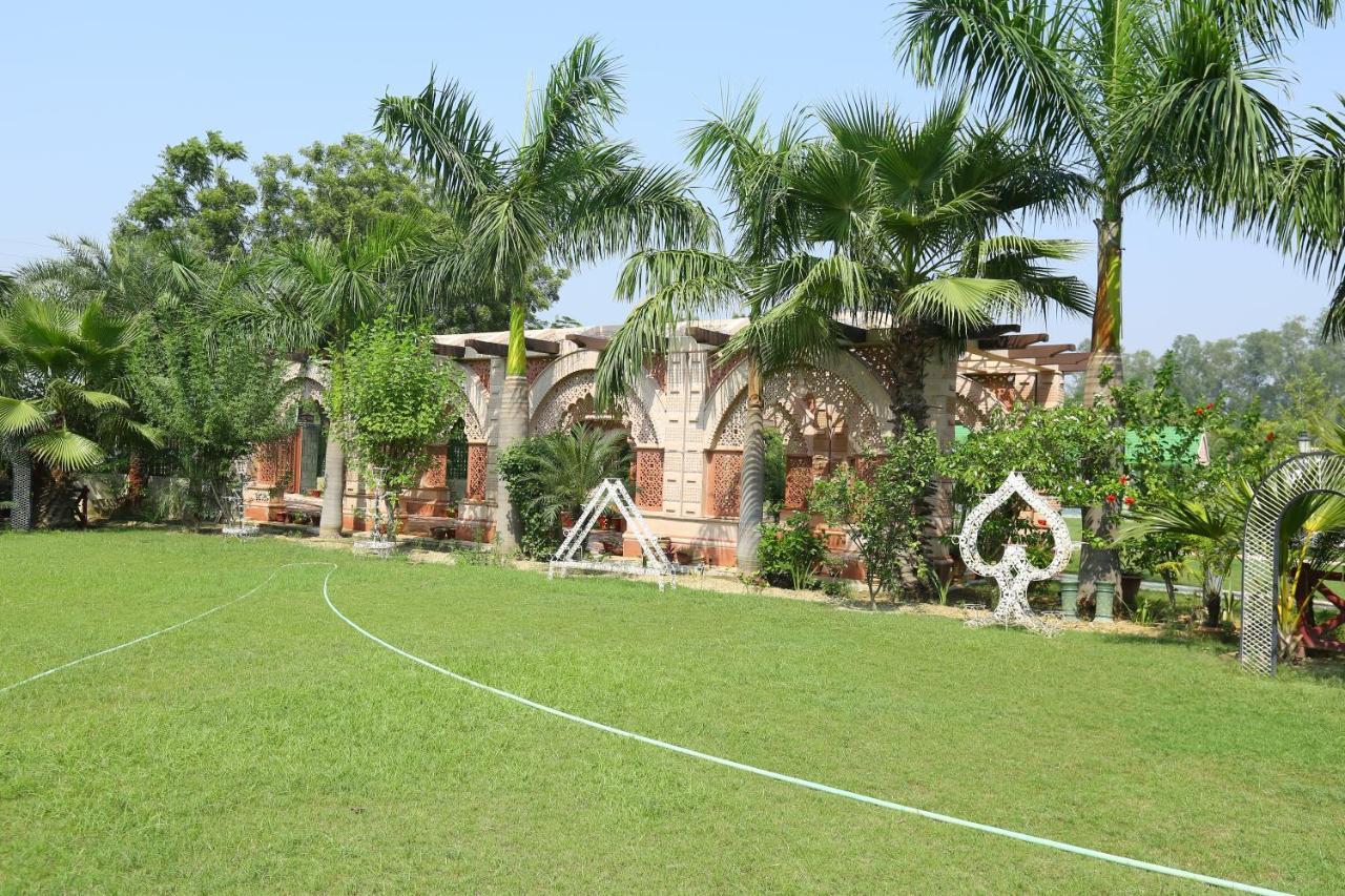 Mann The Palm Retreat Hotel Lucknow Bagian luar foto