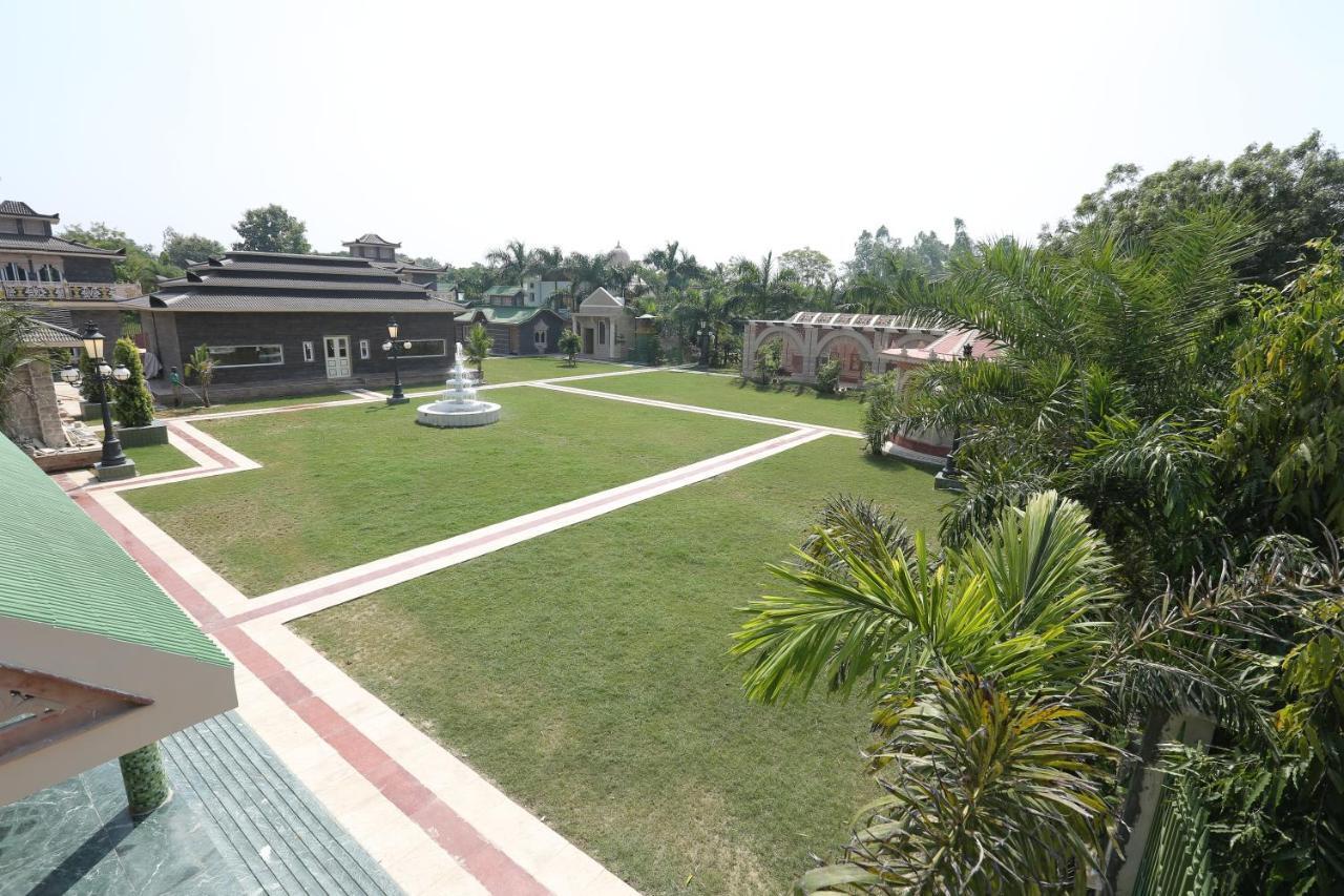 Mann The Palm Retreat Hotel Lucknow Bagian luar foto