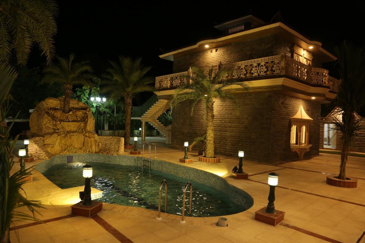 Mann The Palm Retreat Hotel Lucknow Bagian luar foto
