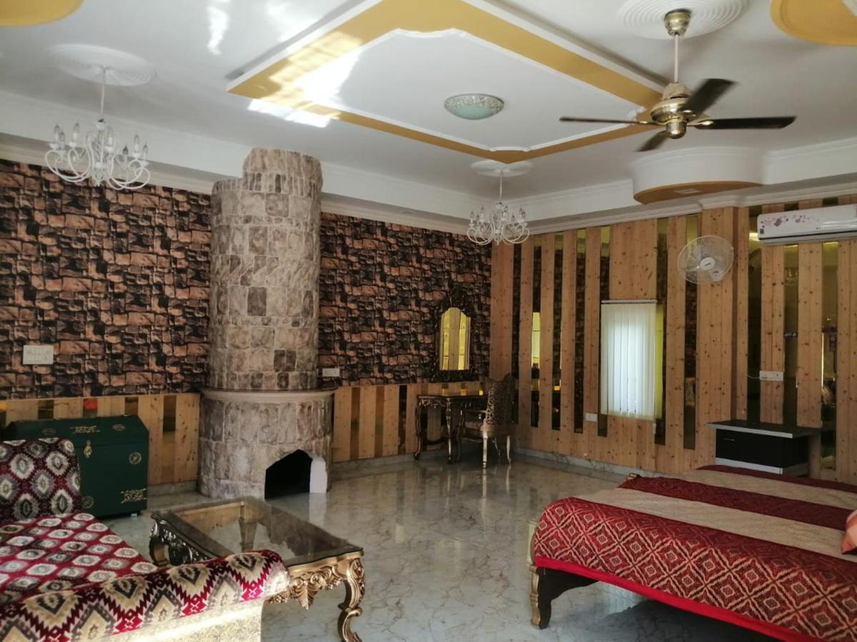 Mann The Palm Retreat Hotel Lucknow Bagian luar foto