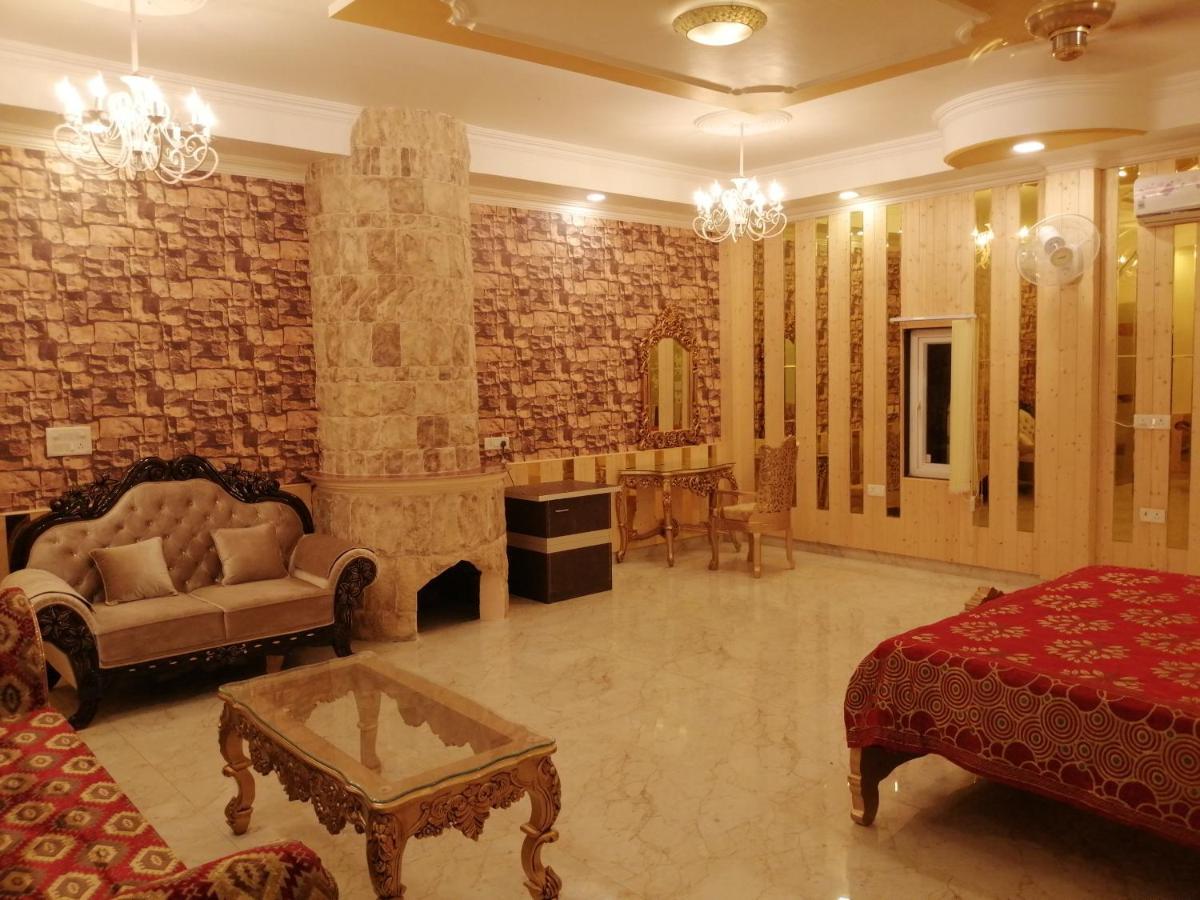 Mann The Palm Retreat Hotel Lucknow Bagian luar foto