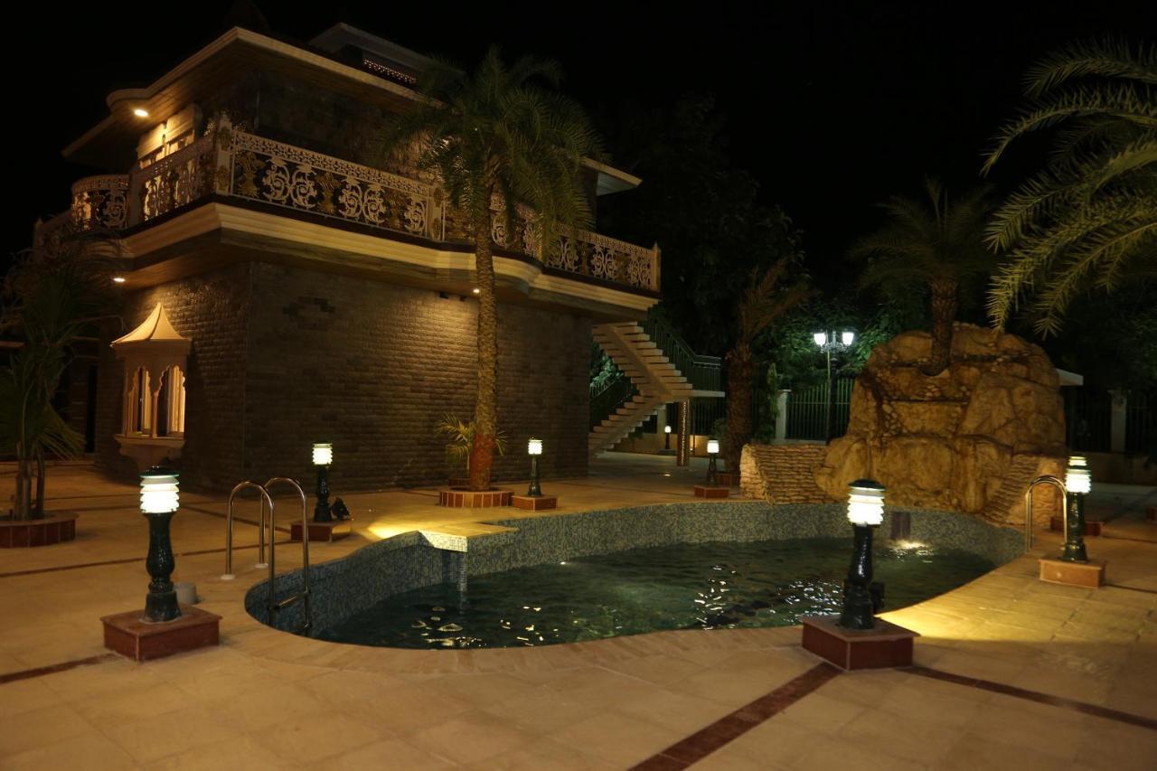 Mann The Palm Retreat Hotel Lucknow Bagian luar foto