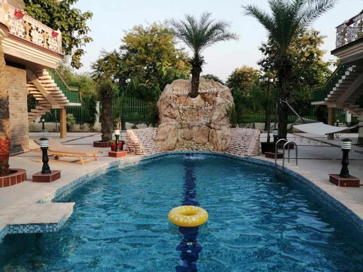 Mann The Palm Retreat Hotel Lucknow Bagian luar foto