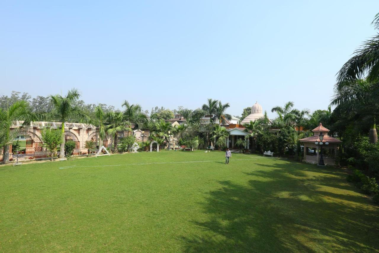 Mann The Palm Retreat Hotel Lucknow Bagian luar foto