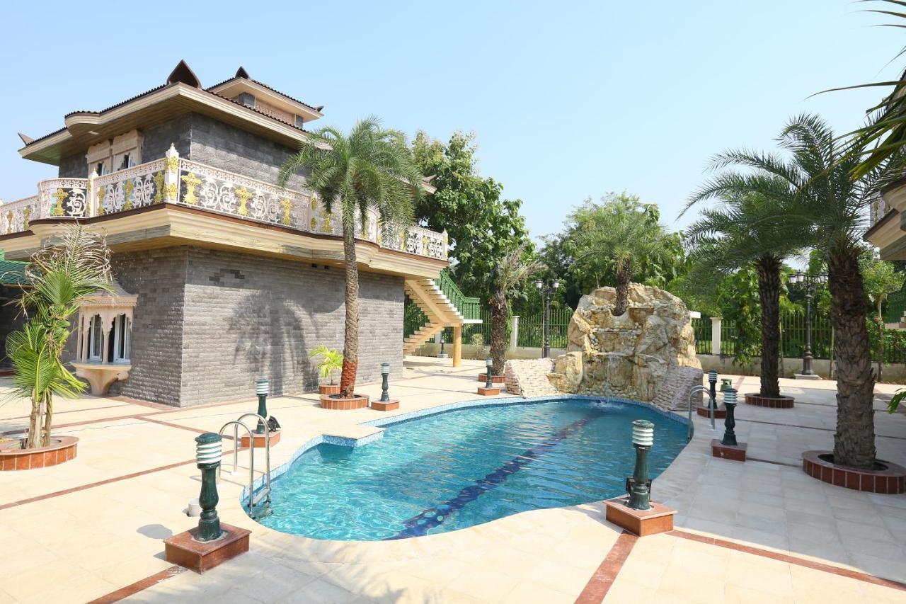 Mann The Palm Retreat Hotel Lucknow Bagian luar foto