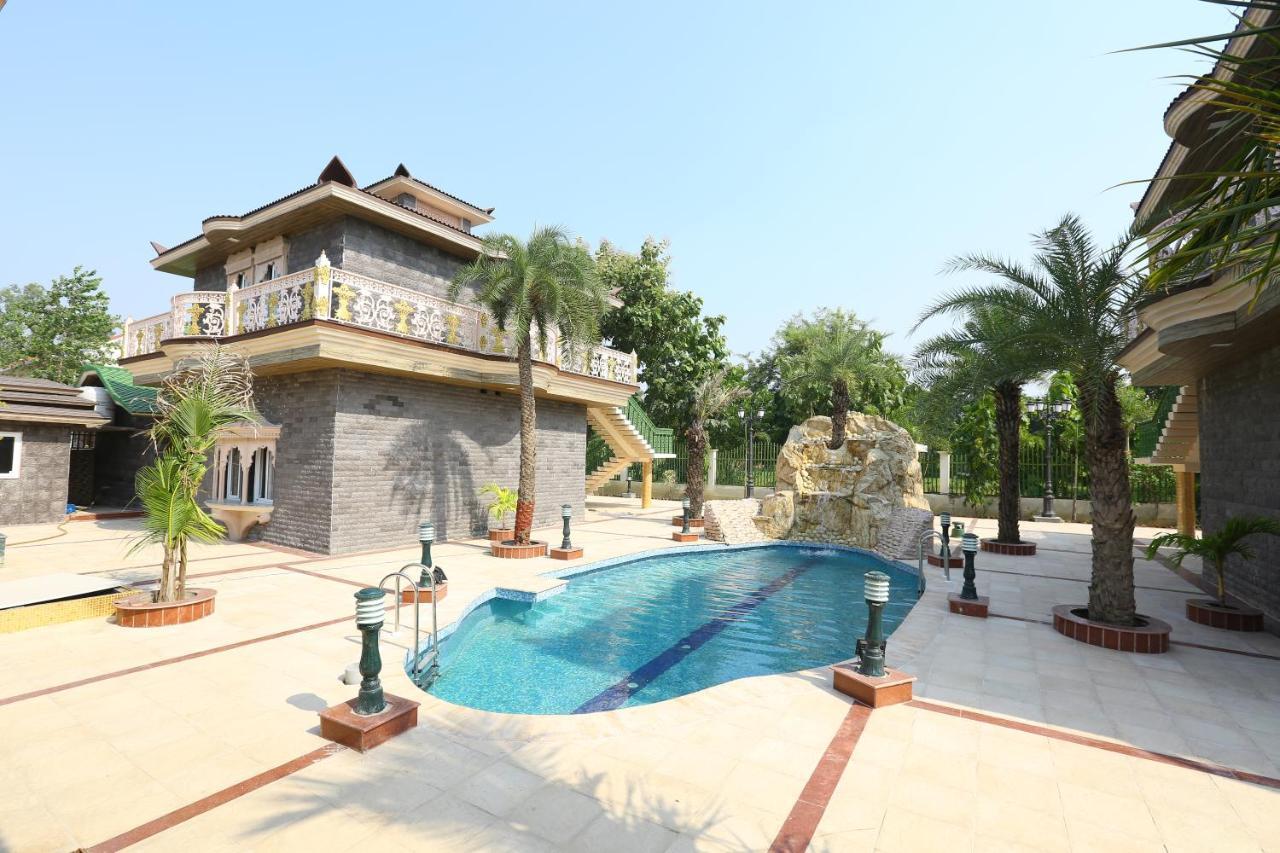 Mann The Palm Retreat Hotel Lucknow Bagian luar foto