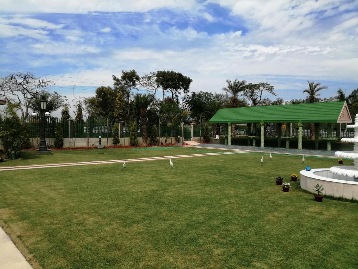 Mann The Palm Retreat Hotel Lucknow Bagian luar foto