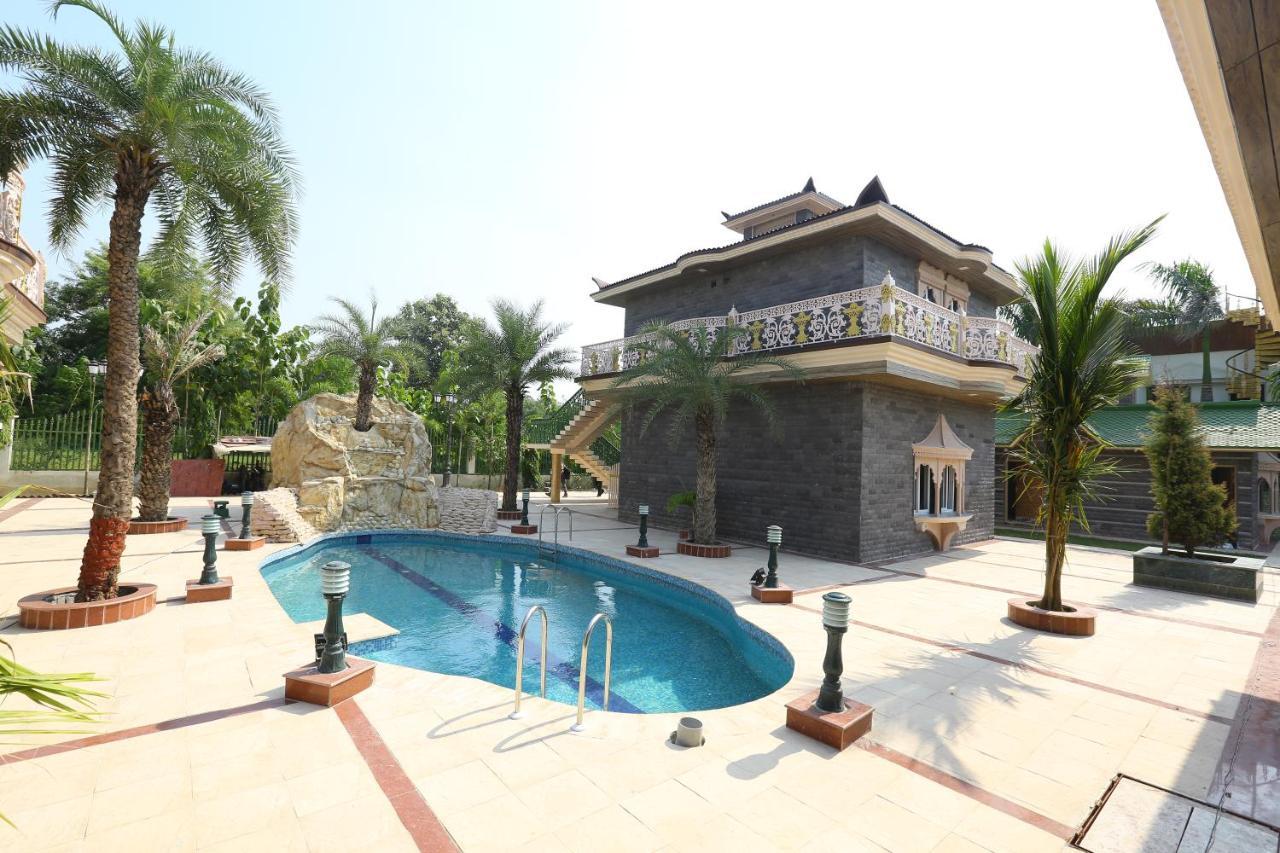 Mann The Palm Retreat Hotel Lucknow Bagian luar foto